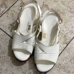 SAS Women's Cream Leather Sandals